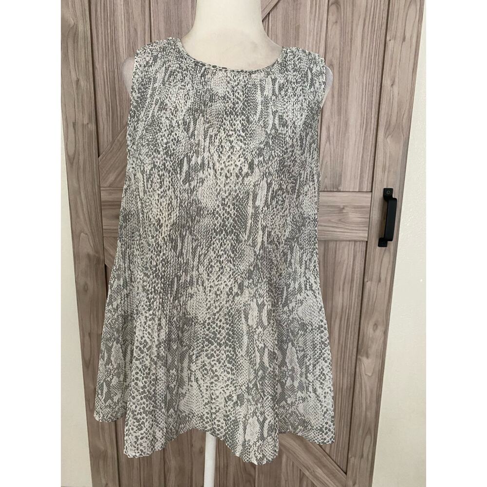 Time and Tru med gray white snake print sleeveless top